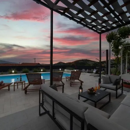 Holiday home Pax - With Pool Marina