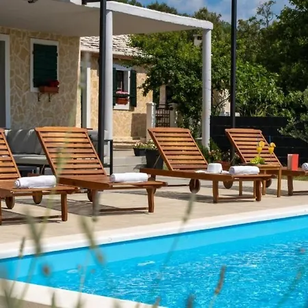 Pax - With Pool