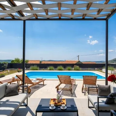 Pax - With Pool Holiday home