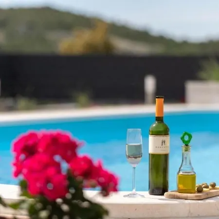 Pax - With Pool *