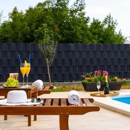 Pax - With Pool