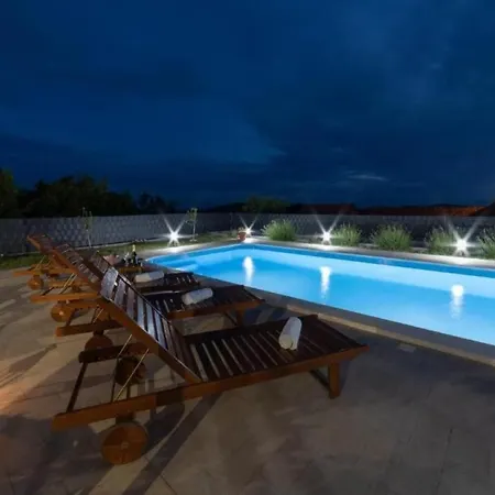 Pax - With Pool Casa vacanze