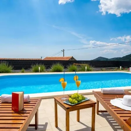 Pax - With Pool