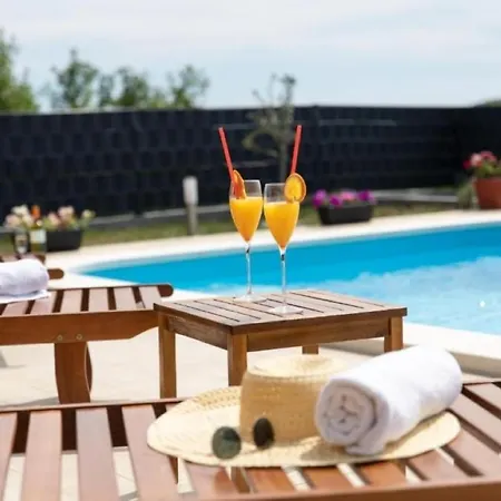 Pax - With Pool Casa vacanze Marina